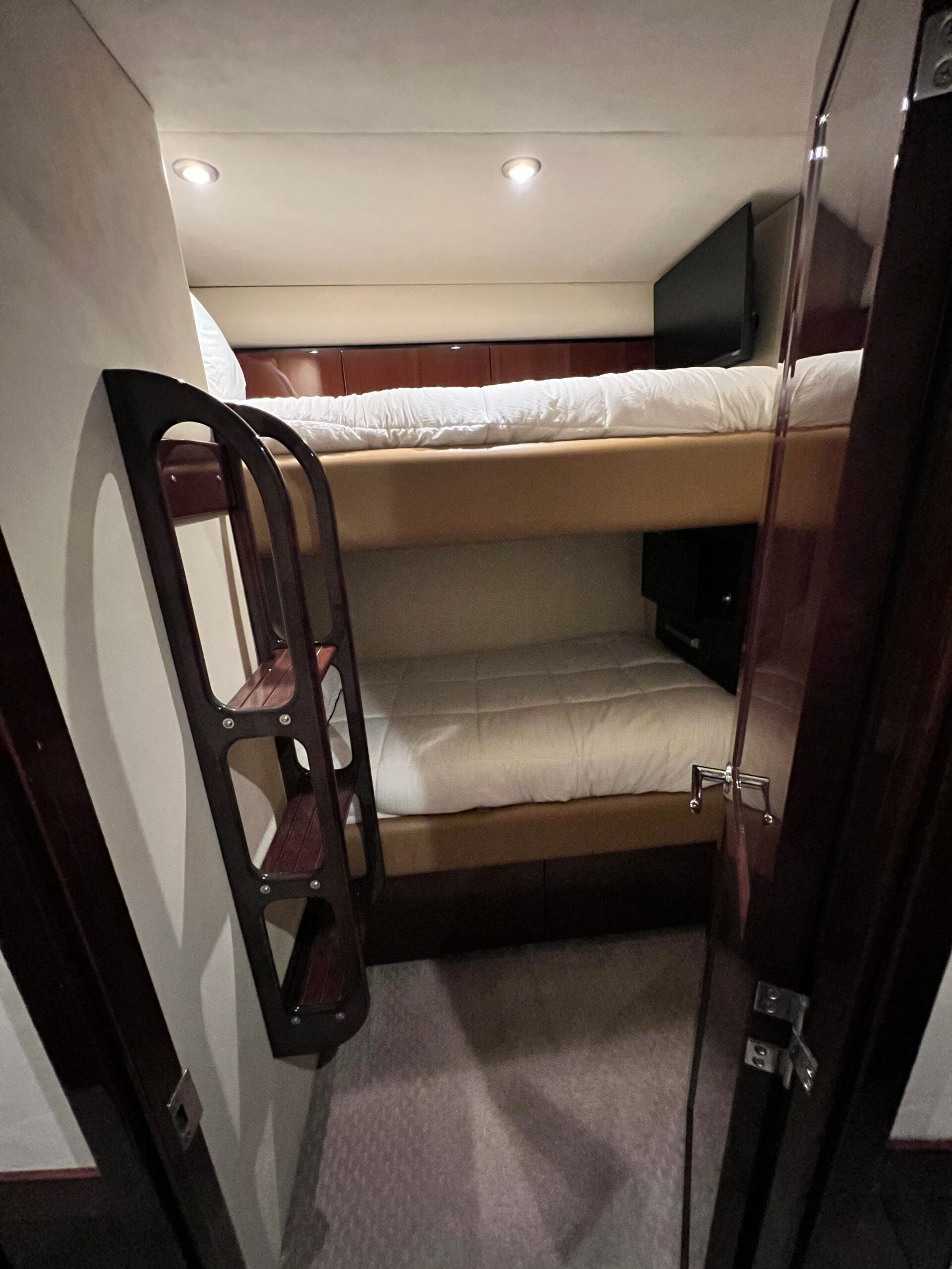 Sea Ray 58 Sedan Bridge